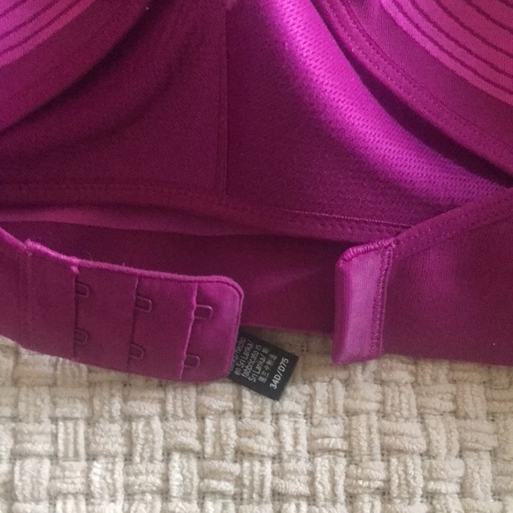 Victoria Secret Sport Bra - Picture 8 of 8